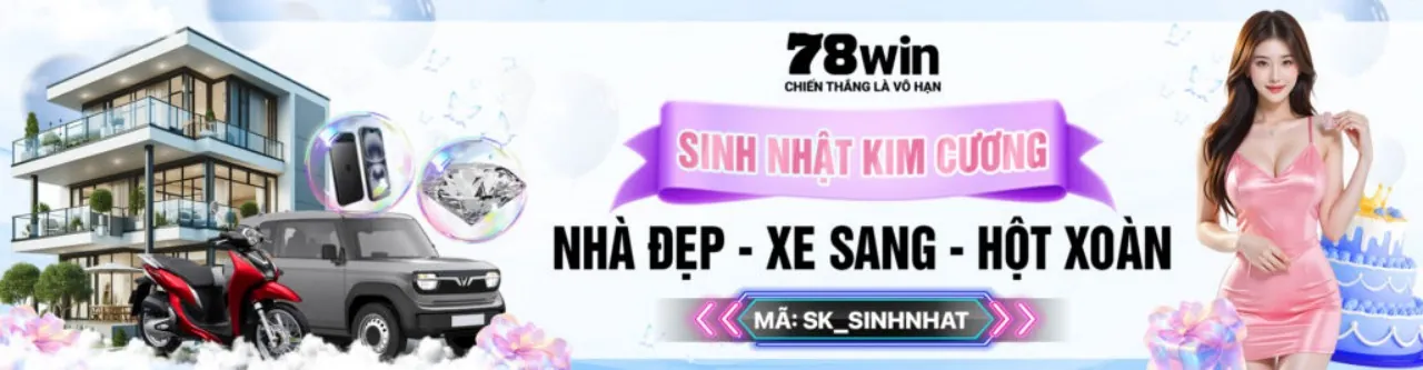 Trận đấu bóng đá đang diễn ra trên sân cỏ xanh mướt